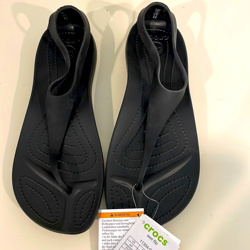 NWT Crocs sexi flip thing sandals size 9